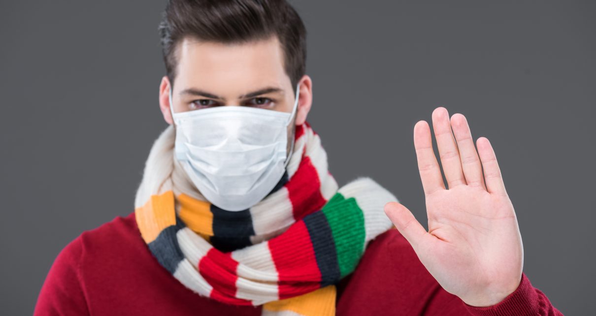 Mężczyzna unika grypy