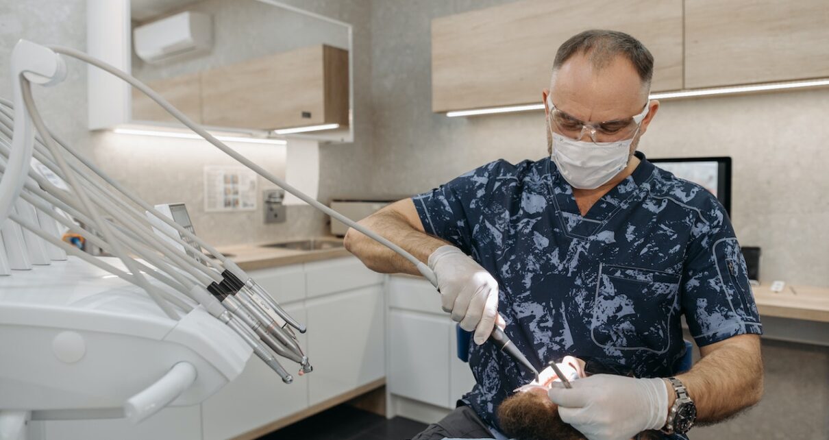 Korzystanie z tej metody leczenia ortodontycznego